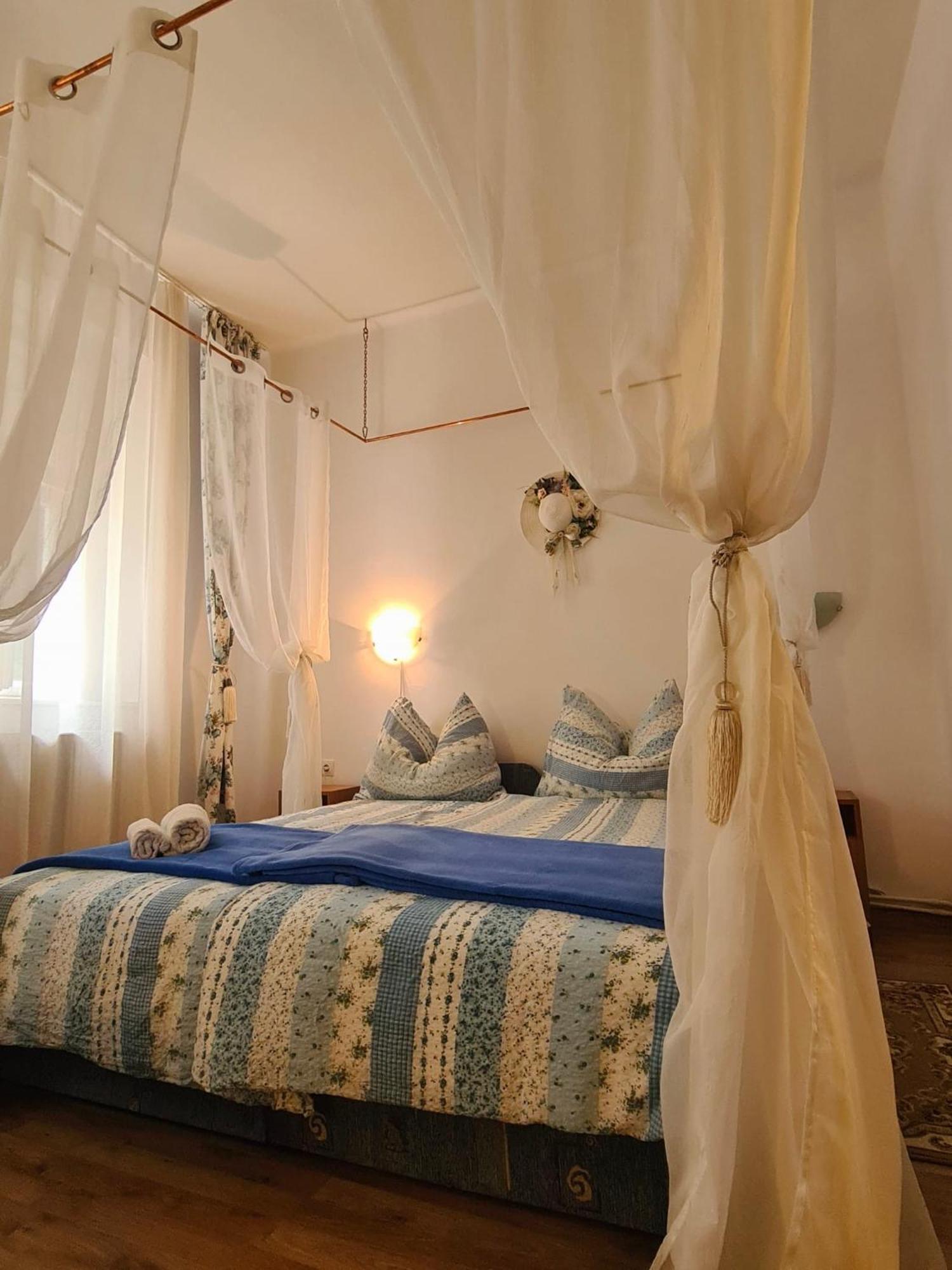 Hotel Pensiunea Schwartzy Makó Esterno foto