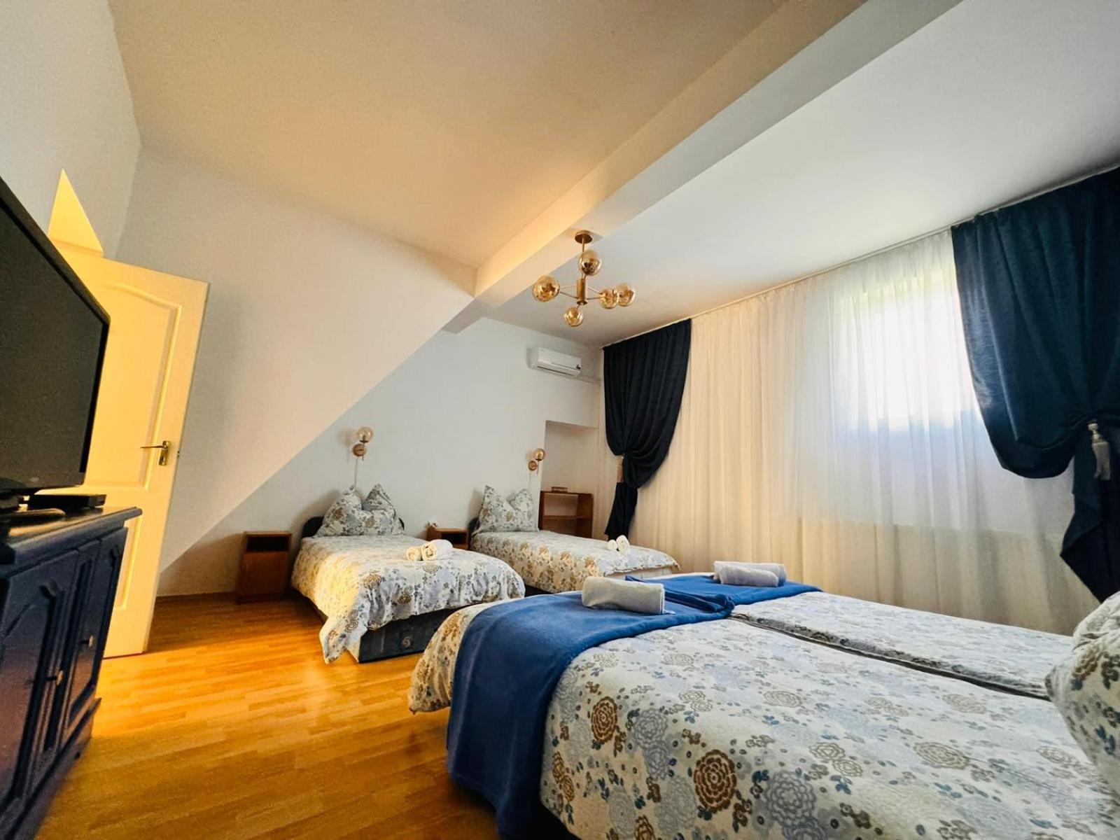 Hotel Pensiunea Schwartzy Makó Esterno foto