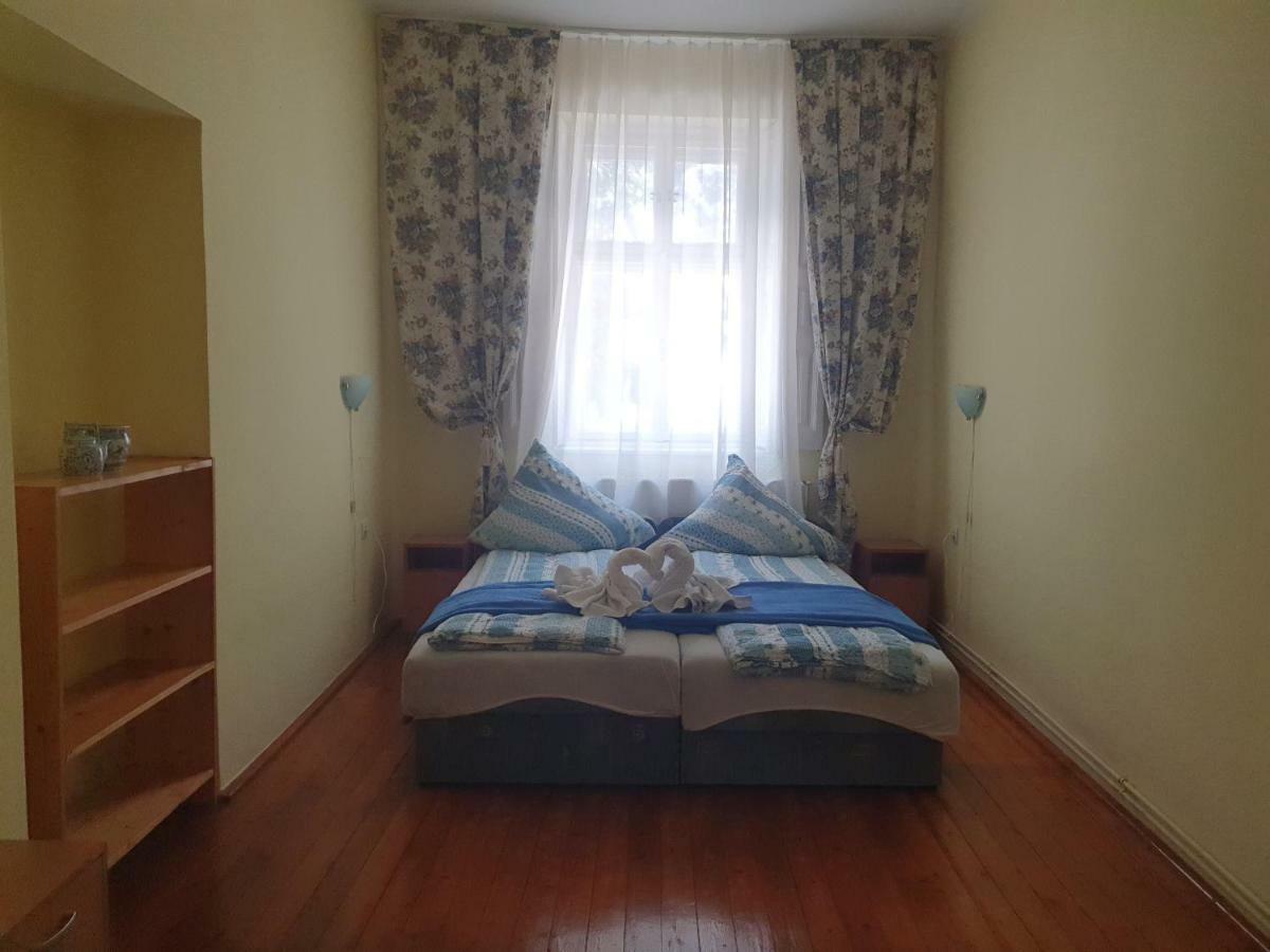 Hotel Pensiunea Schwartzy Makó Esterno foto